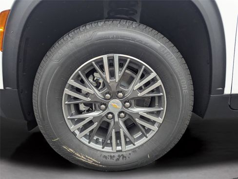 New 2026 Chevrolet Traverse LT image 9