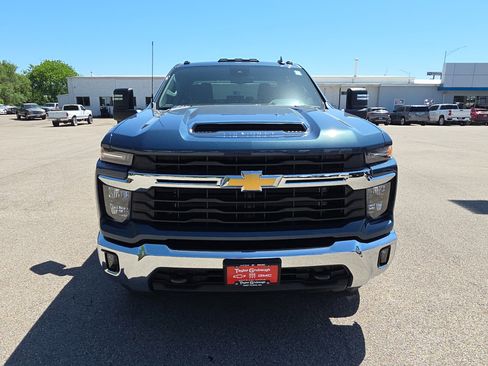 New 2026 Chevrolet Silverado 3500 LT w/ Convenience Package AWD/4WD image 3