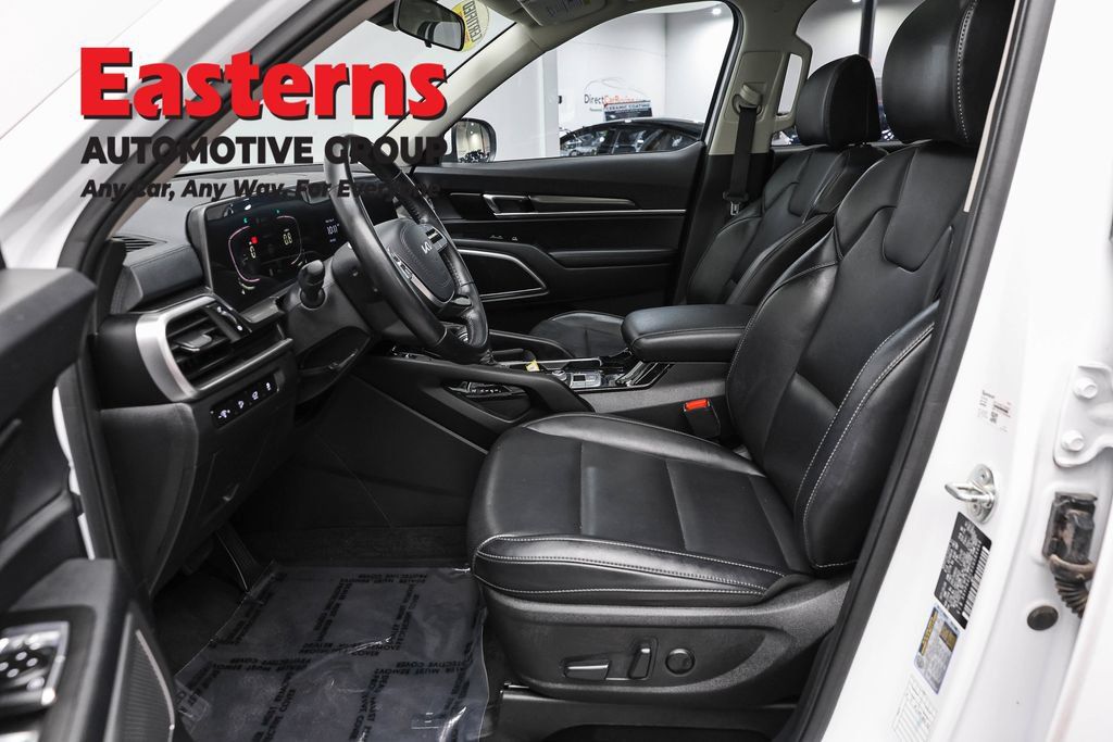 Used 2025 Kia Telluride S FWD image 14