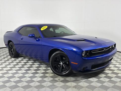 Used 2019 Dodge Challenger SXT w/ Driver Convenience Group image 2