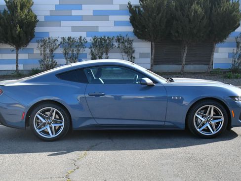 Used 2024 Ford Mustang GT Premium image 9