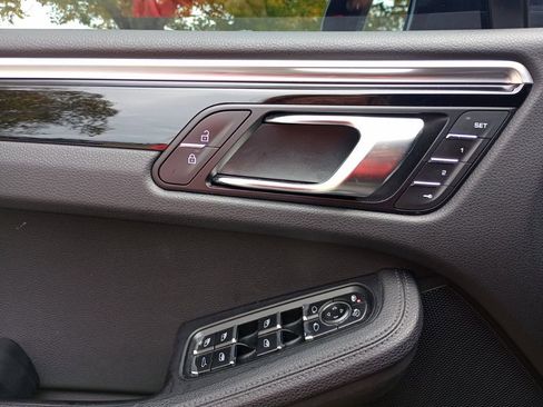 Used 2021 Porsche Macan image 26