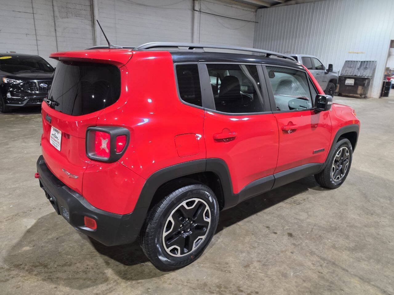 Used 2016 Jeep Renegade Trailhawk w/ Cold Weather Group AWD/4WD image 11