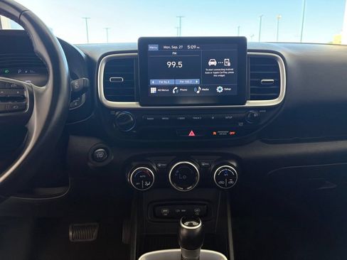 Used 2024 Hyundai Venue SEL FWD image 8