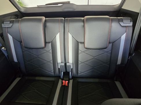 Certified 2025 Volkswagen Atlas Peak Edition SE image 18