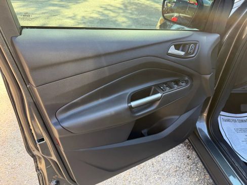 Used 2017 Ford Escape SE image 14