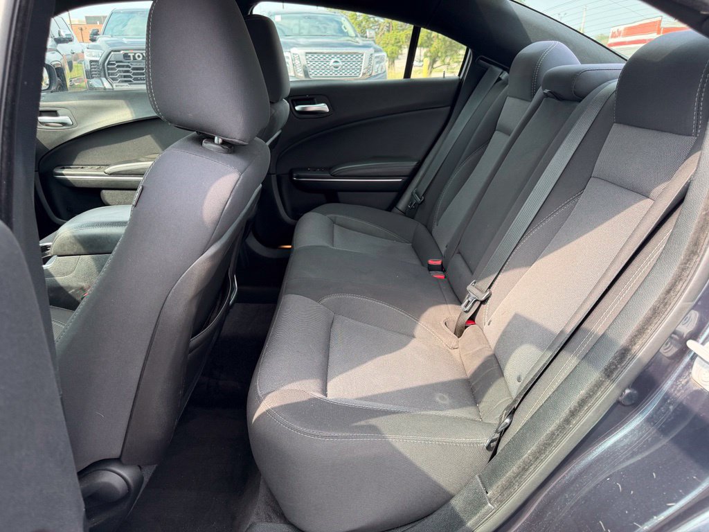 Used 2018 Dodge Charger SXT RWD image 12