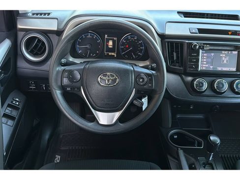 Used 2018 Toyota RAV4 LE w/ All Weather Liner Package FWD image 15