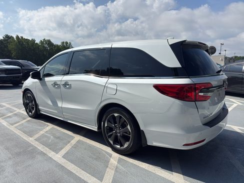 Used 2023 Honda Odyssey Elite image 2