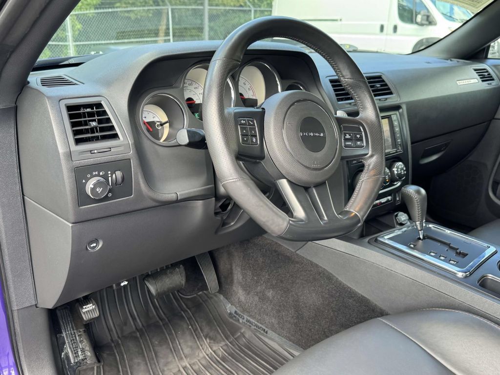 Used 2014 Dodge Challenger R/T RWD image 2