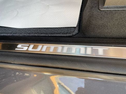 Used 2024 Jeep Grand Cherokee Summit AWD/4WD image 38