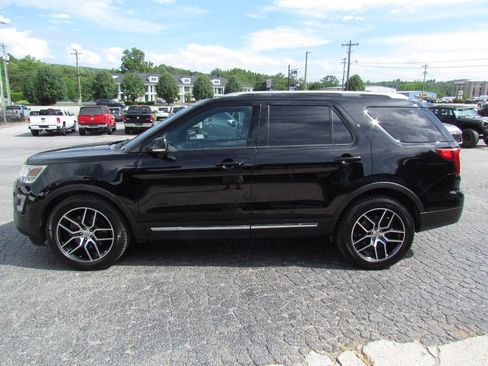 Used 2017 Ford Explorer XLT w/ Equipment Group 202A FWD image 1