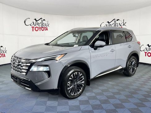 Used 2024 Nissan Rogue Platinum w/ Platinum Premium Package image 2