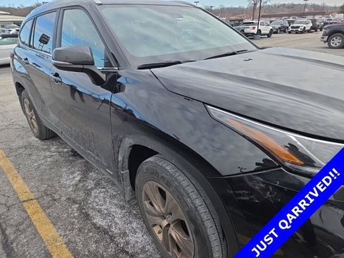 Used 2023 Toyota Highlander Bronze Edition image 4