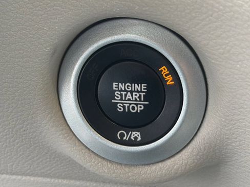 Used 2020 Chrysler Pacifica Touring-L Plus image 36