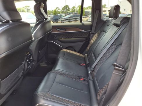 Used 2025 Jeep Grand Cherokee Summit AWD/4WD image 10