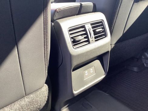 Used 2025 Nissan Rogue SV image 25