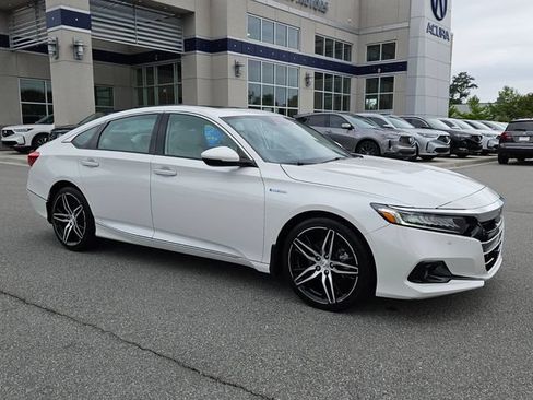Used 2022 Honda Accord Touring image 2