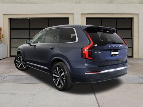 New 2025 Volvo XC90 B6 Core image 3