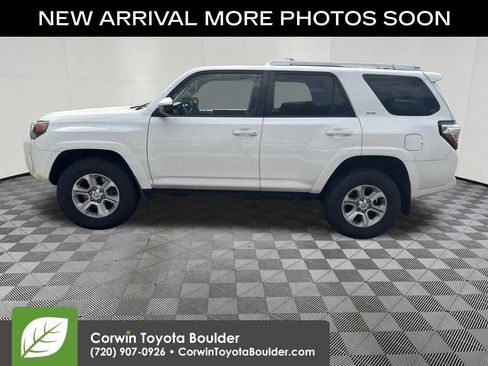 Used 2016 Toyota 4Runner SR5 AWD/4WD image 4