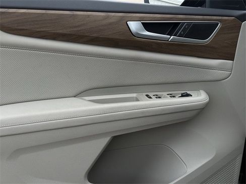 Used 2025 Volkswagen Atlas SE image 23