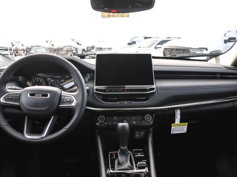 Used 2026 Jeep Compass Latitude image 11