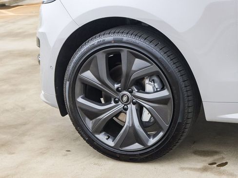 New 2025 Land Rover Range Rover Sport Dynamic SE image 9