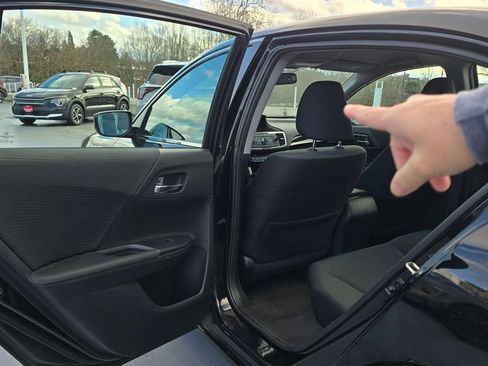 Used 2016 Honda Accord LX image 17