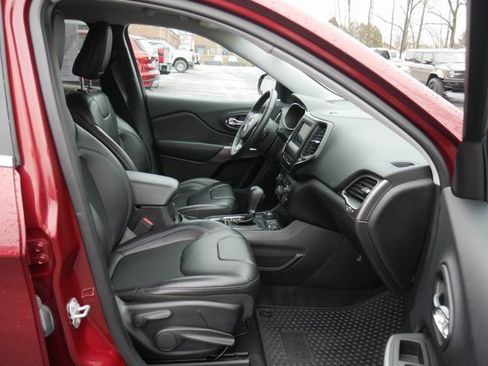 Used 2019 Jeep Cherokee Latitude Plus w/ Cold Weather Group image 25