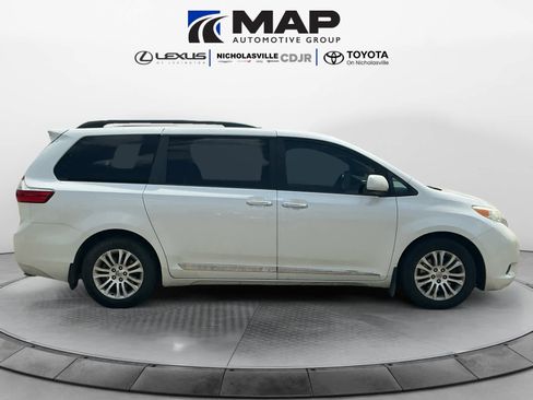 Used 2015 Toyota Sienna XLE FWD image 6