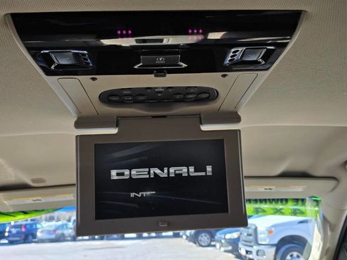 Used 2017 GMC Yukon Denali w/ Enhanced Security Package image 6