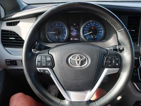 Used 2015 Toyota Sienna XLE Premium image 15