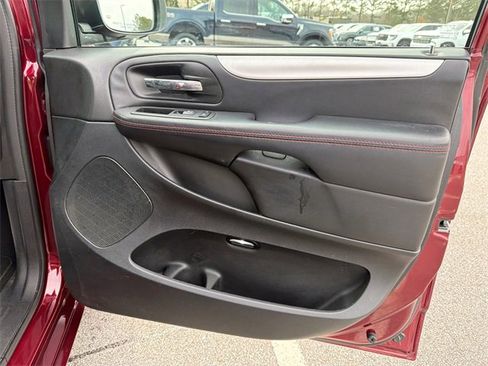 Used 2018 Dodge Grand Caravan GT image 14