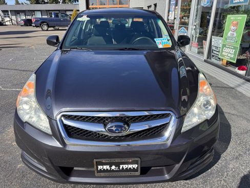 Used 2010 Subaru Legacy 2.5i AWD/4WD image 2
