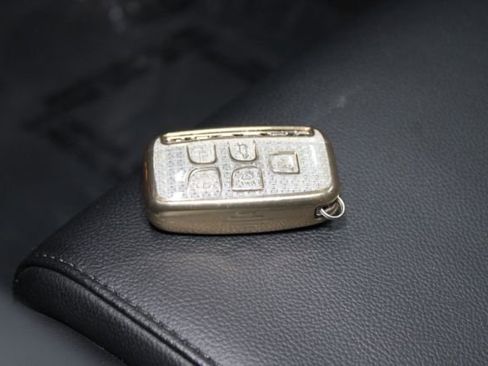 Used 2017 Jaguar XE Premium image 12