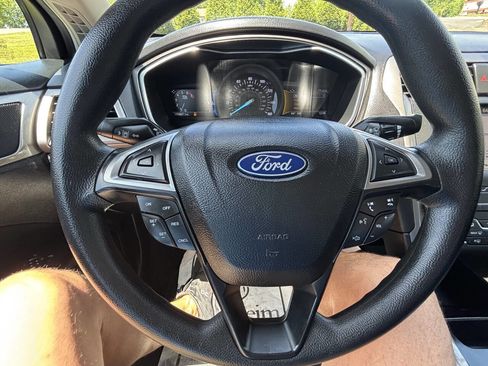 Used 2019 Ford Fusion SE FWD image 21