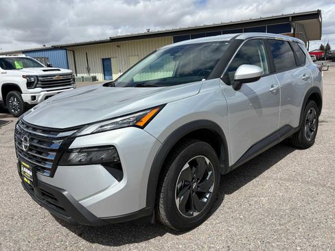 Used 2025 Nissan Rogue SV AWD/4WD image 9