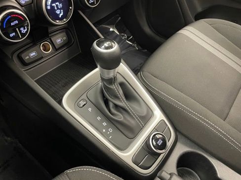 Used 2022 Hyundai Venue SEL image 7