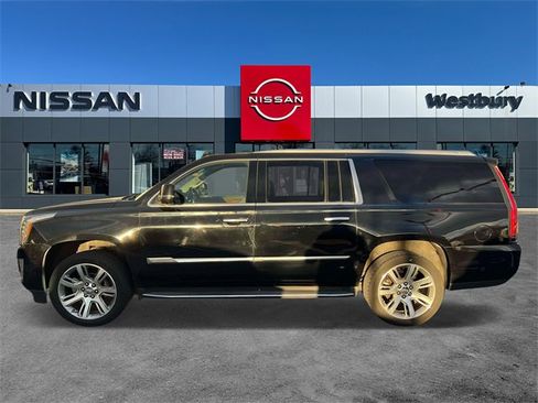 Used 2017 Cadillac Escalade ESV Luxury image 8