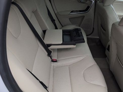 Used 2015 Volvo XC60 T6 Platinum image 15