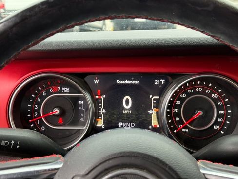 Used 2022 Jeep Wrangler Unlimited Rubicon w/ Cold Weather Group image 18