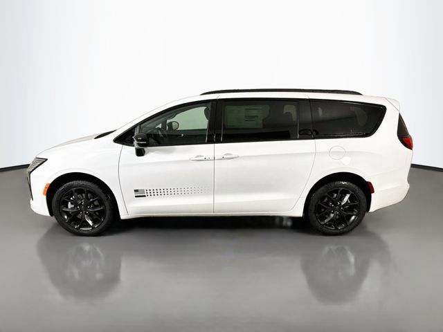 New 2027 Chrysler Pacifica Select AWD/4WD image 4