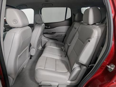 Used 2023 GMC Acadia SLT image 17