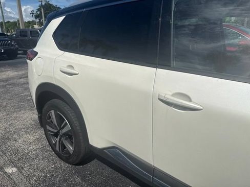 Used 2023 Nissan Rogue SL w/ SL Premium Package AWD/4WD image 11
