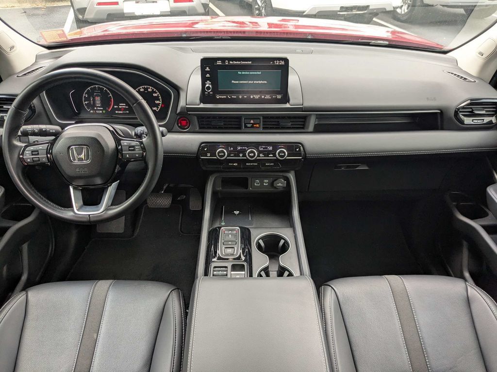 Used 2025 Honda Pilot Touring image 16