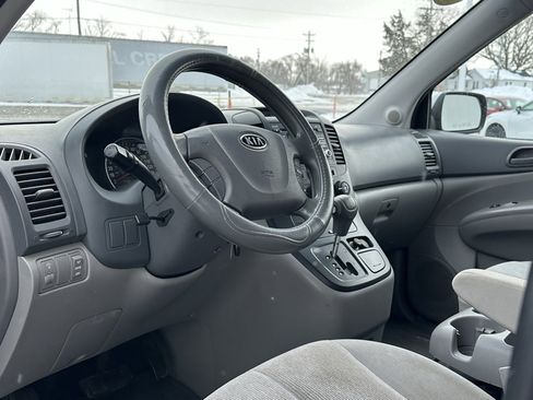 Used 2010 Kia Sedona LX image 8