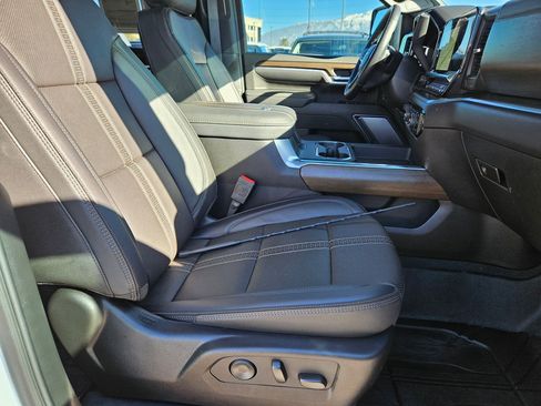 Used 2025 Chevrolet Silverado 3500 High Country w/ Technology Package image 32