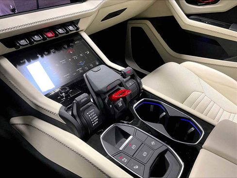 Used 2025 Lamborghini Urus SE image 20