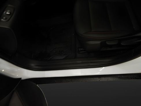 Used 2025 Chevrolet Trax RS w/ Sunroof Package image 12