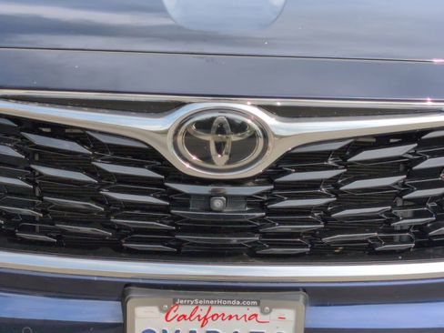Used 2021 Toyota Highlander Platinum image 9